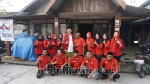 Calon Bupati Bojonegoro Teguh Haryono bersama tim pemenangan